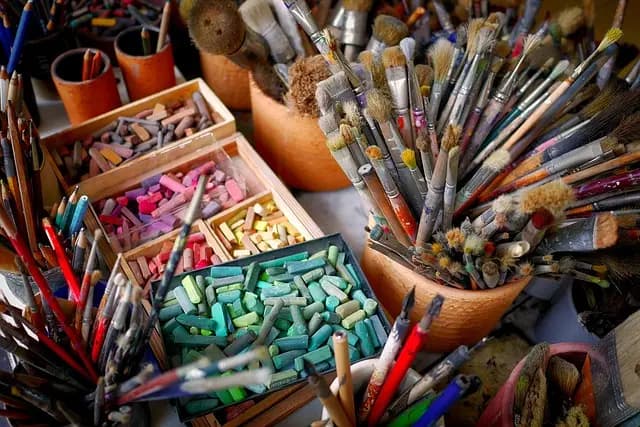 Comment la technologie influence la création artistique moderne