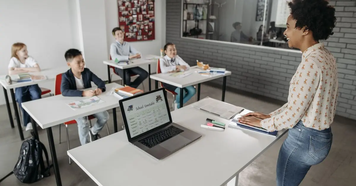 Comment la Technologie Influence l'Éducation Moderne